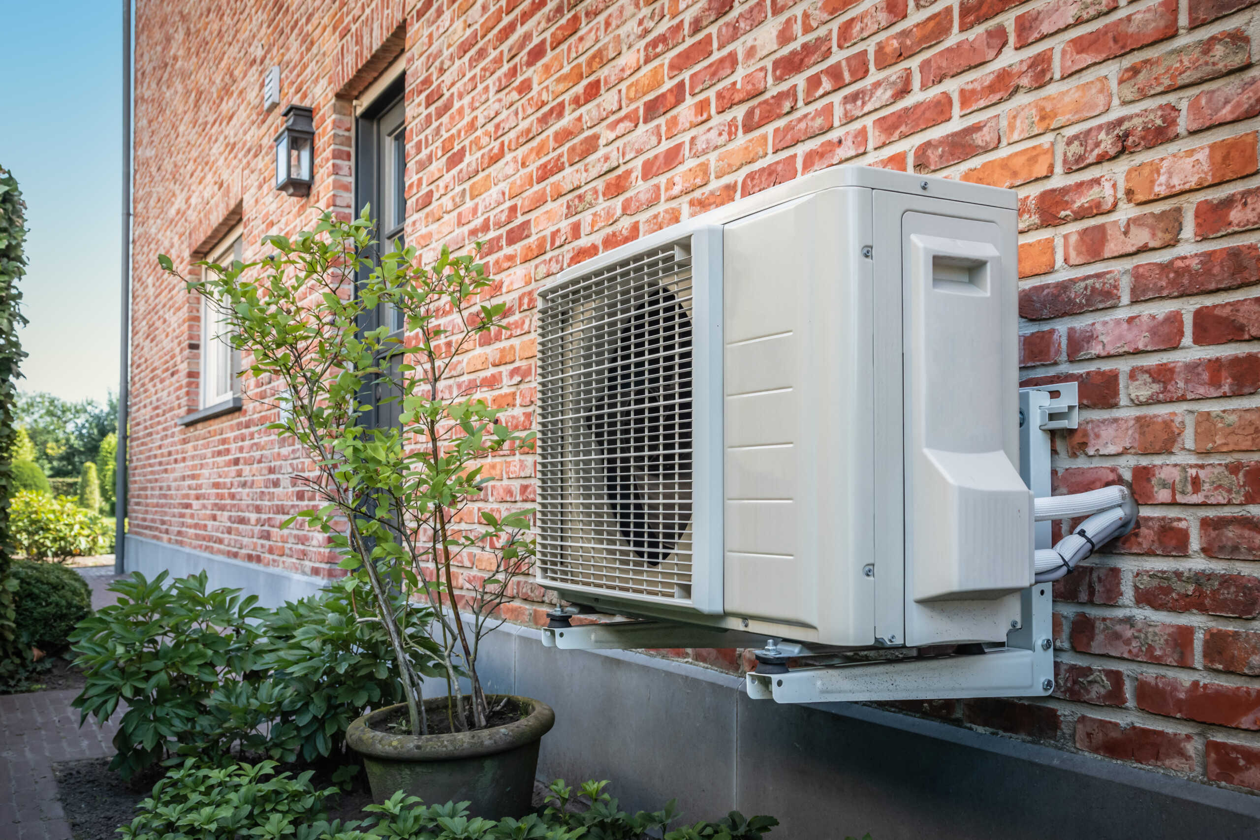 Air to air heat pump for cooling or heating the home. Outdoor un